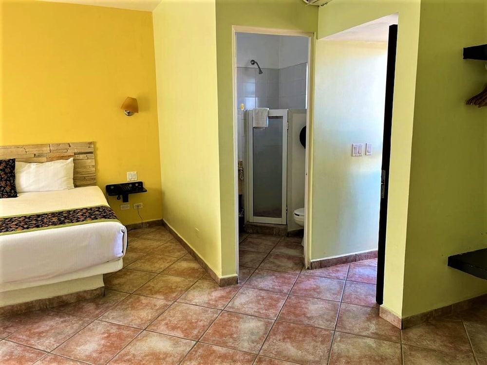 seven crown express and suites by kavia