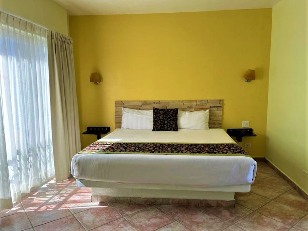 seven crown express and suites by kavia