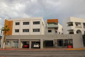 seven crown express and suites by kavia