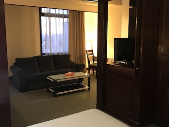 kl service apartment at times square