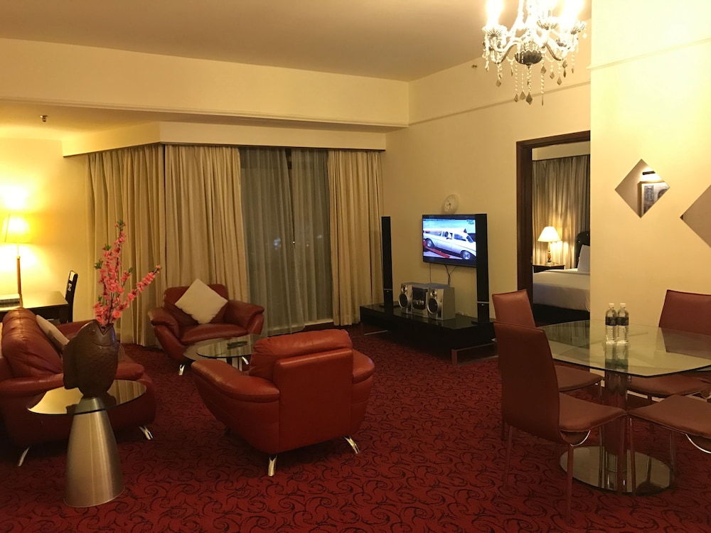 kl service apartment at times square