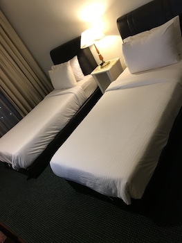 kl service apartment at times square