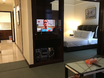 kl service apartment at times square