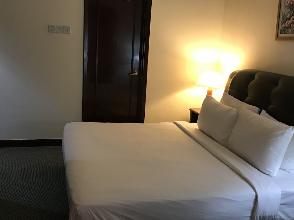kl service apartment at times square