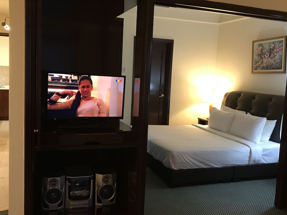 kl service apartment at times square