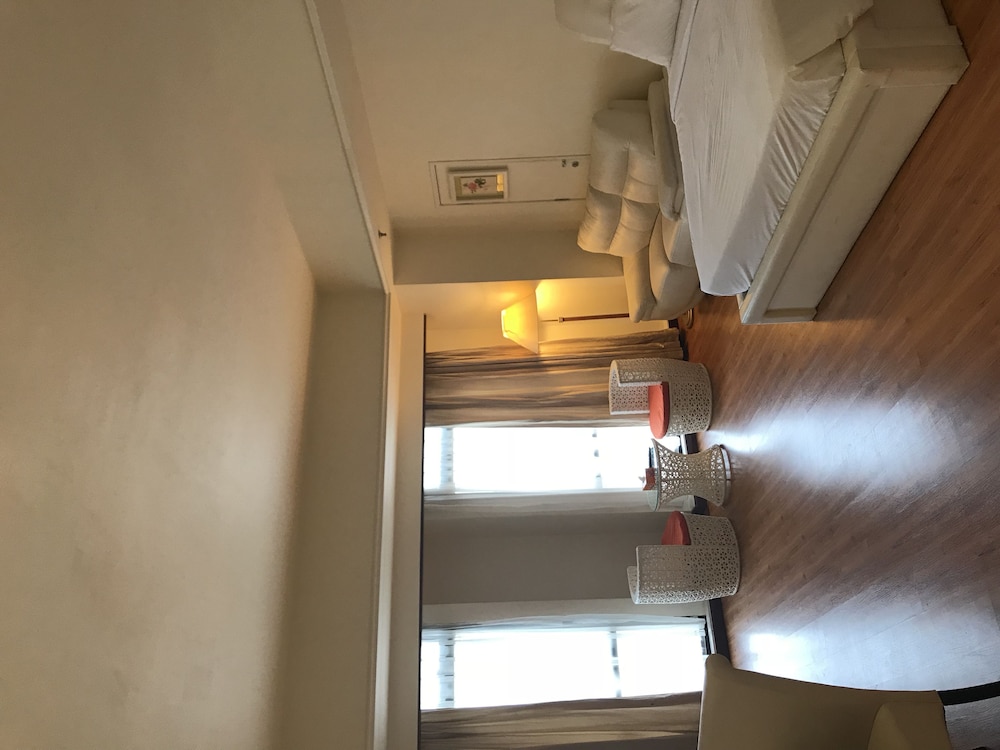 kl service apartment at times square
