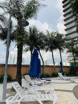 kl service apartment at times square