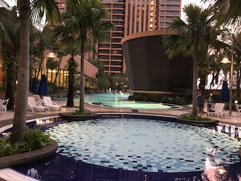 kl service apartment at times square