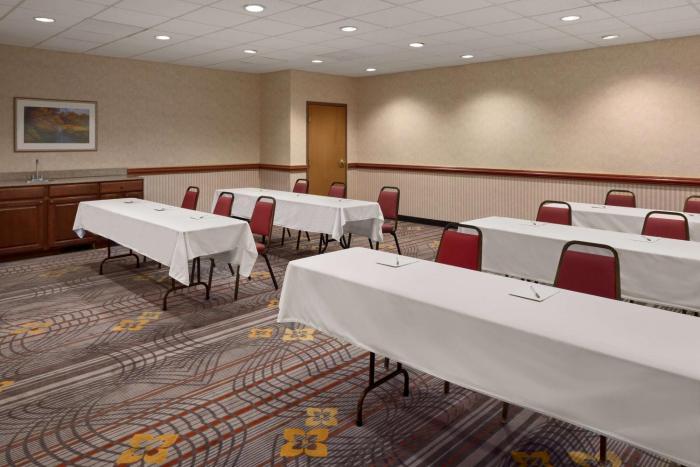 hampton inn and suites detroit sterling heights