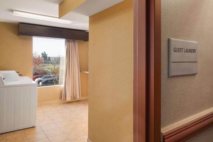 hampton inn and suites detroit sterling heights