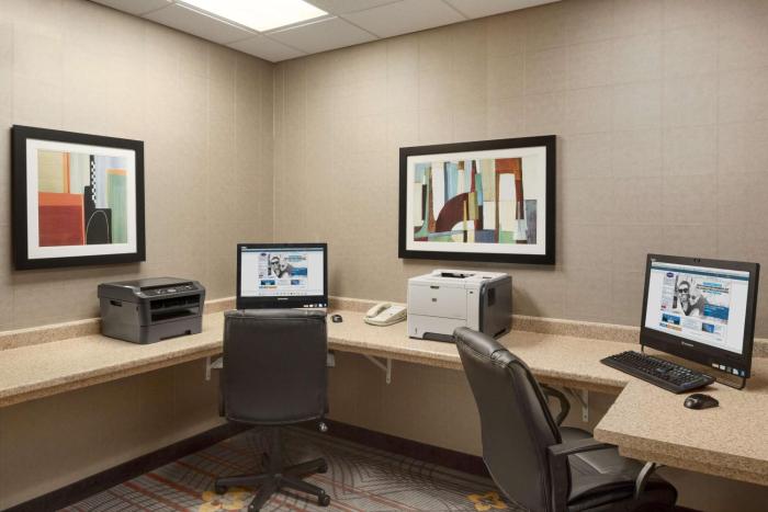hampton inn and suites detroit sterling heights