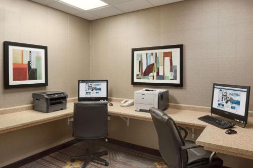 hampton inn and suites detroit sterling heights