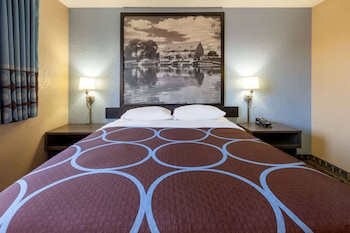 super 8 by wyndham roseville detroit area