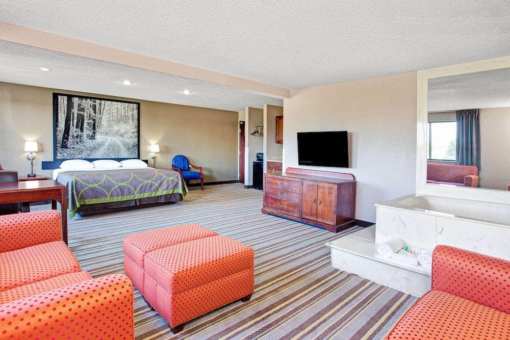 super 8 by wyndham roseville detroit area