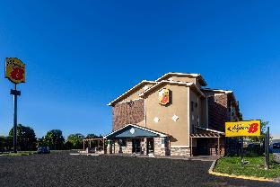 super 8 by wyndham roseville detroit area