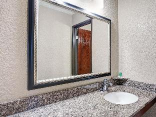super 8 by wyndham roseville detroit area