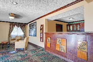 super 8 by wyndham roseville detroit area