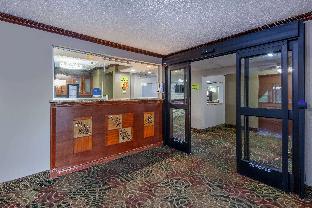 super 8 by wyndham roseville detroit area