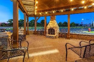 super 8 by wyndham roseville detroit area