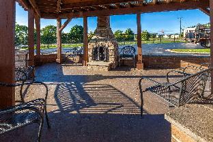 super 8 by wyndham roseville detroit area