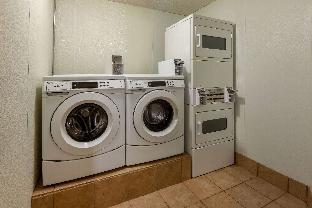super 8 by wyndham roseville detroit area