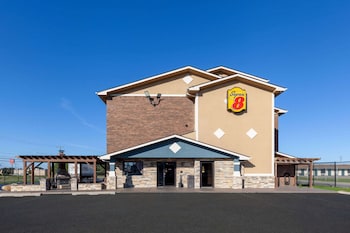 super 8 by wyndham roseville detroit area