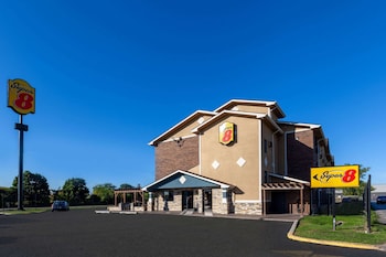 super 8 by wyndham roseville detroit area