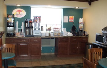 super 8 by wyndham roseville detroit area