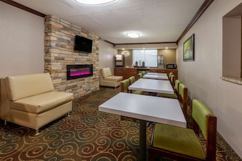 super 8 by wyndham roseville detroit area