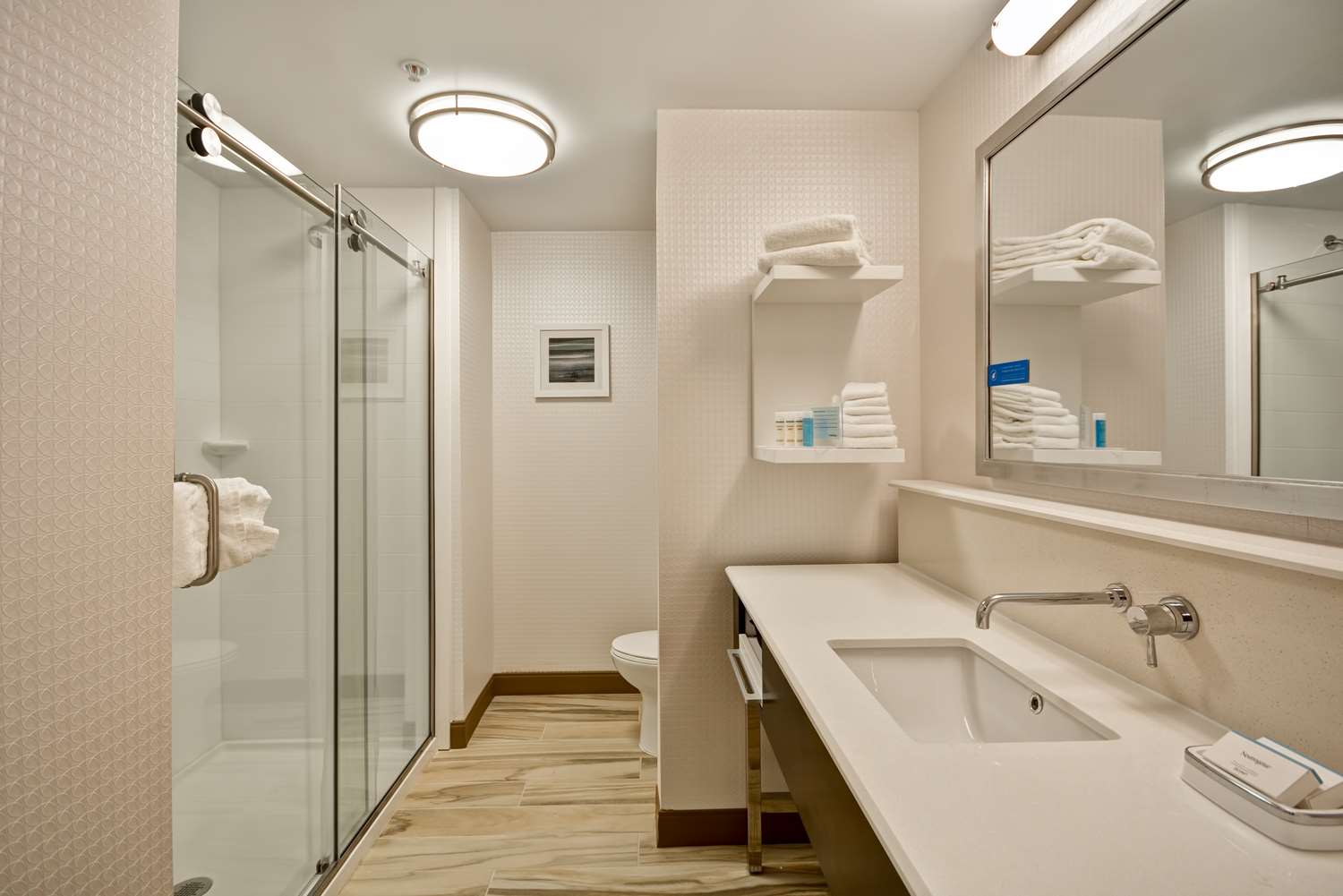 hampton inn and suites detroit warren