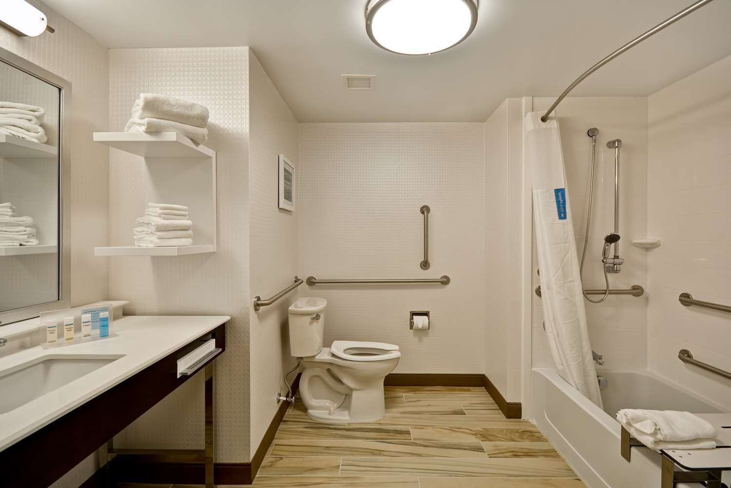 hampton inn and suites detroit warren