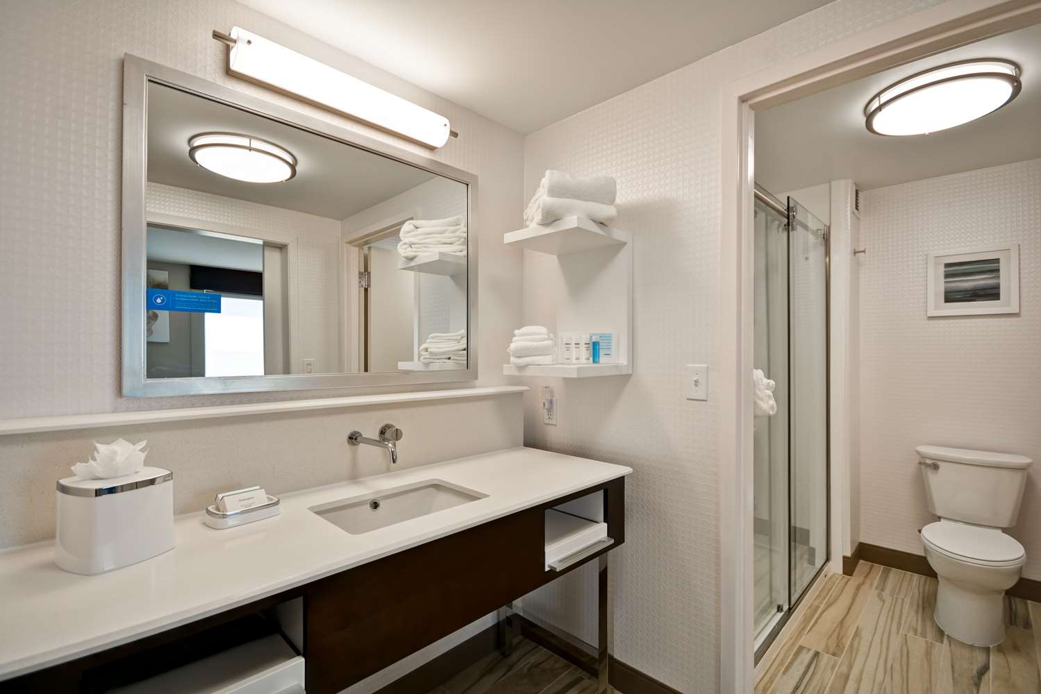 hampton inn and suites detroit warren