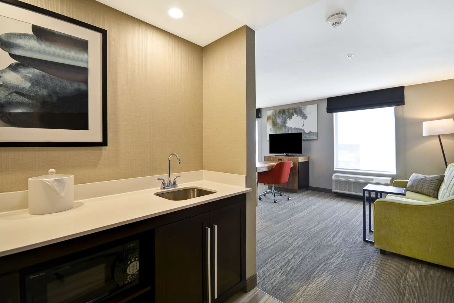 hampton inn and suites detroit warren