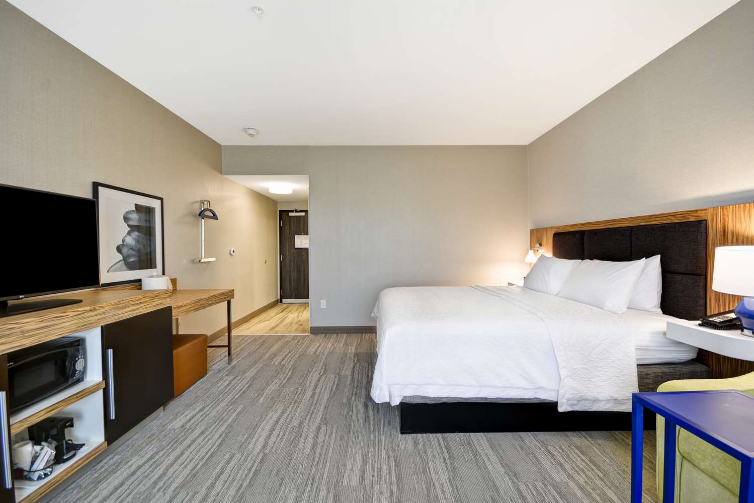 hampton inn and suites detroit warren