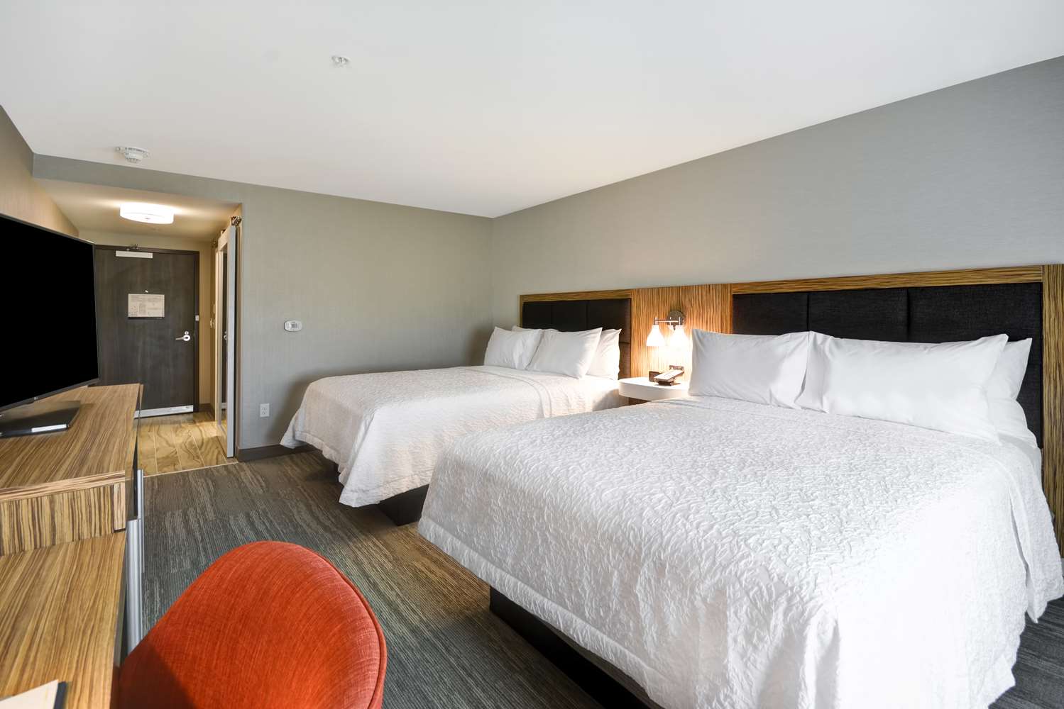 hampton inn and suites detroit warren