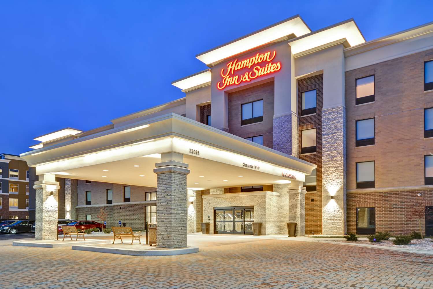 hampton inn and suites detroit warren