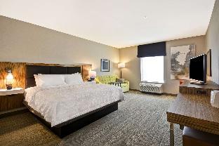 hampton inn and suites detroit warren
