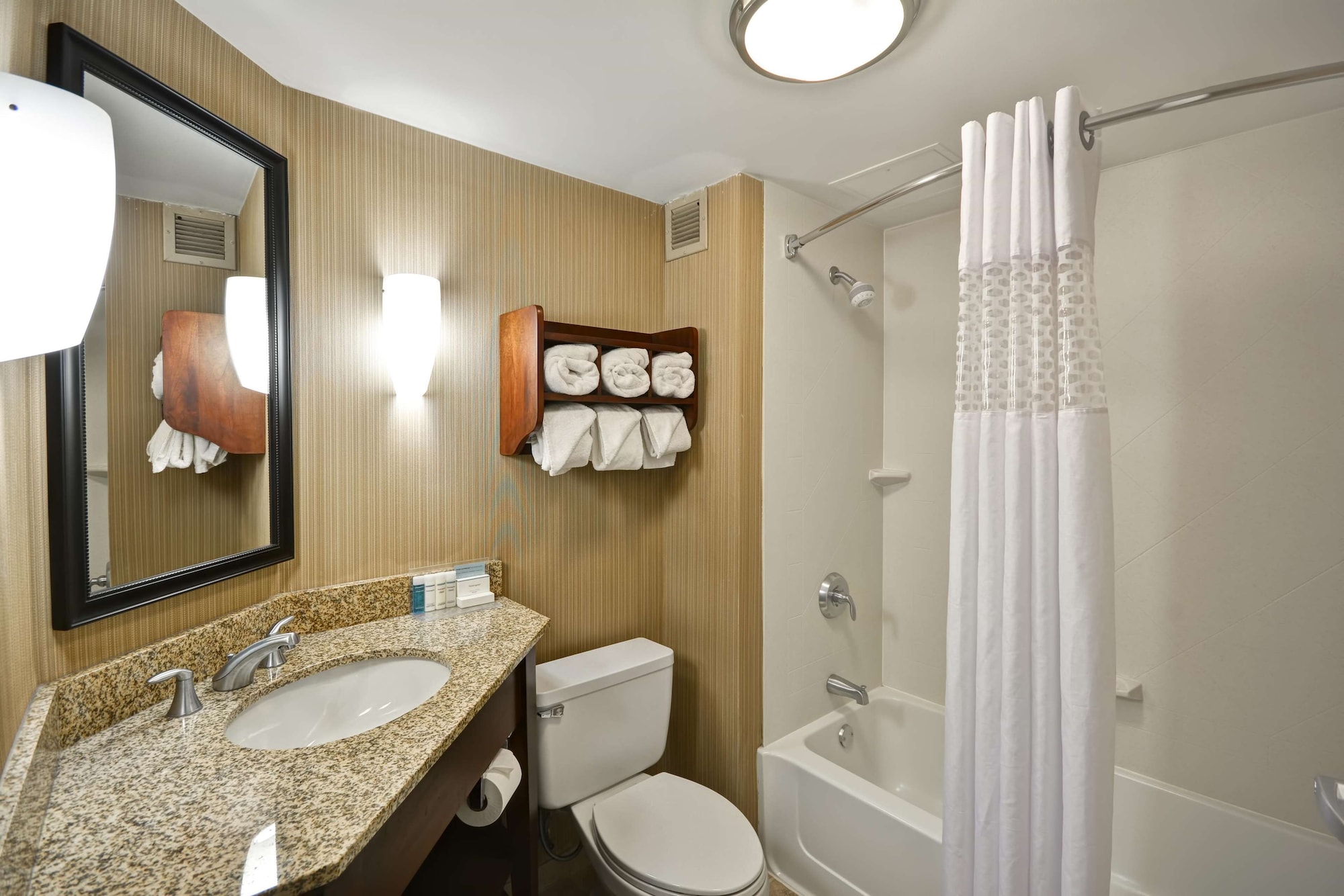 hampton inn detroit northville