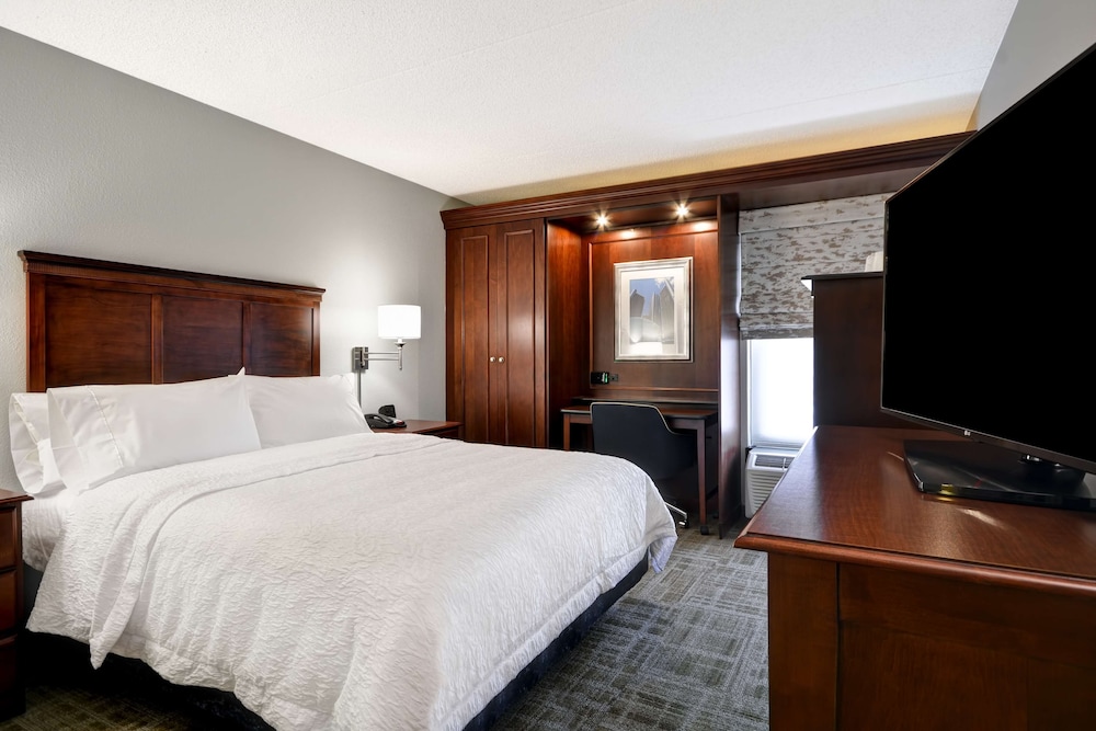 hampton inn detroit northville