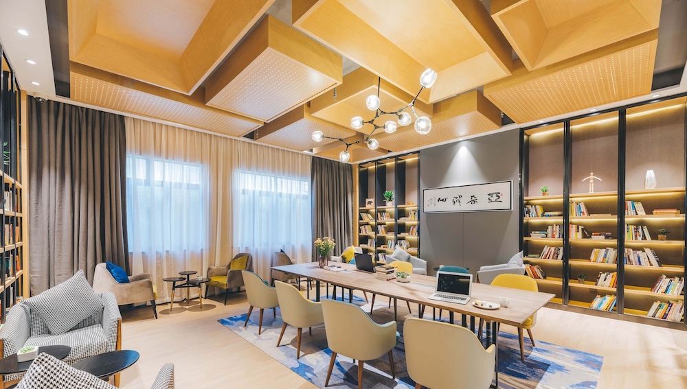 atour hotel zhongshan square dalian