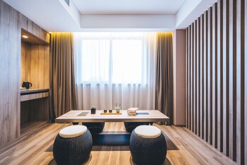 atour hotel zhongshan square dalian