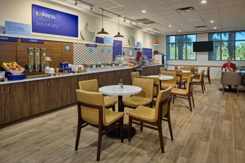 holiday inn express charleston downtown medical area