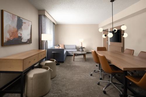 embassy suites by hilton charleston airport convention ctr