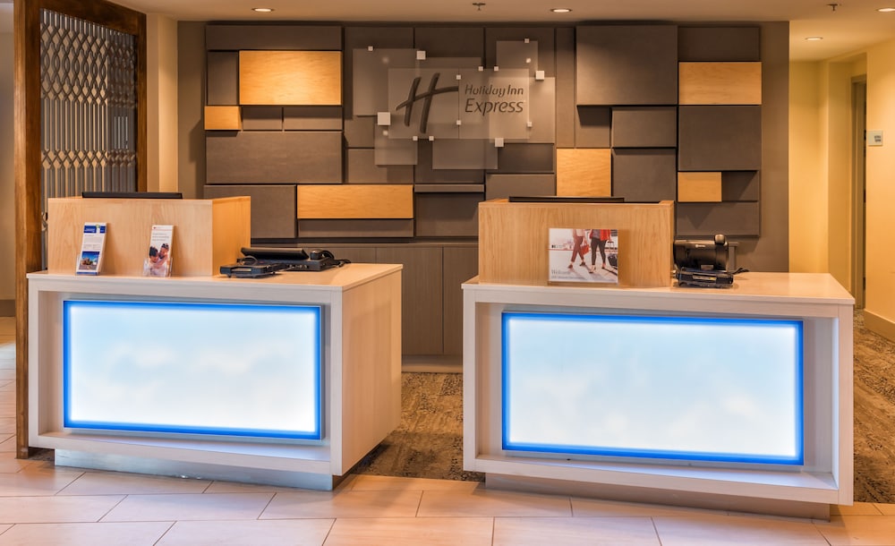 holiday inn express charleston by ihg