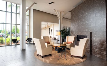 Doubletree By Hilton Hotel & Suites Charleston Airport,Charleston International Airport>>Charleston,4 star