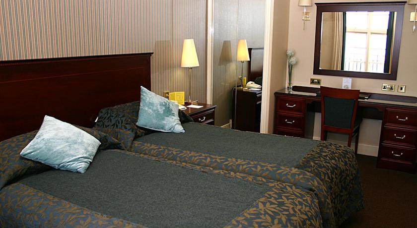 Cairn Hotel,Leeds>>Harrogate,3 star