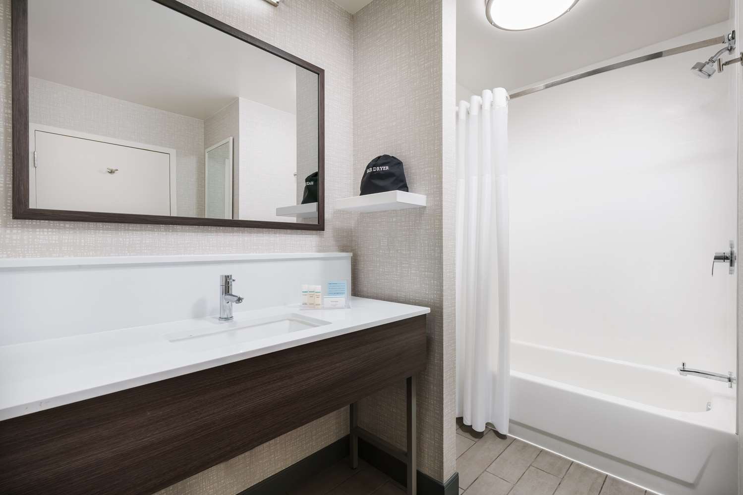 hampton inn and suites baltimore inner harbor