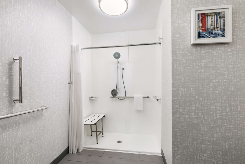 hampton inn and suites baltimore inner harbor
