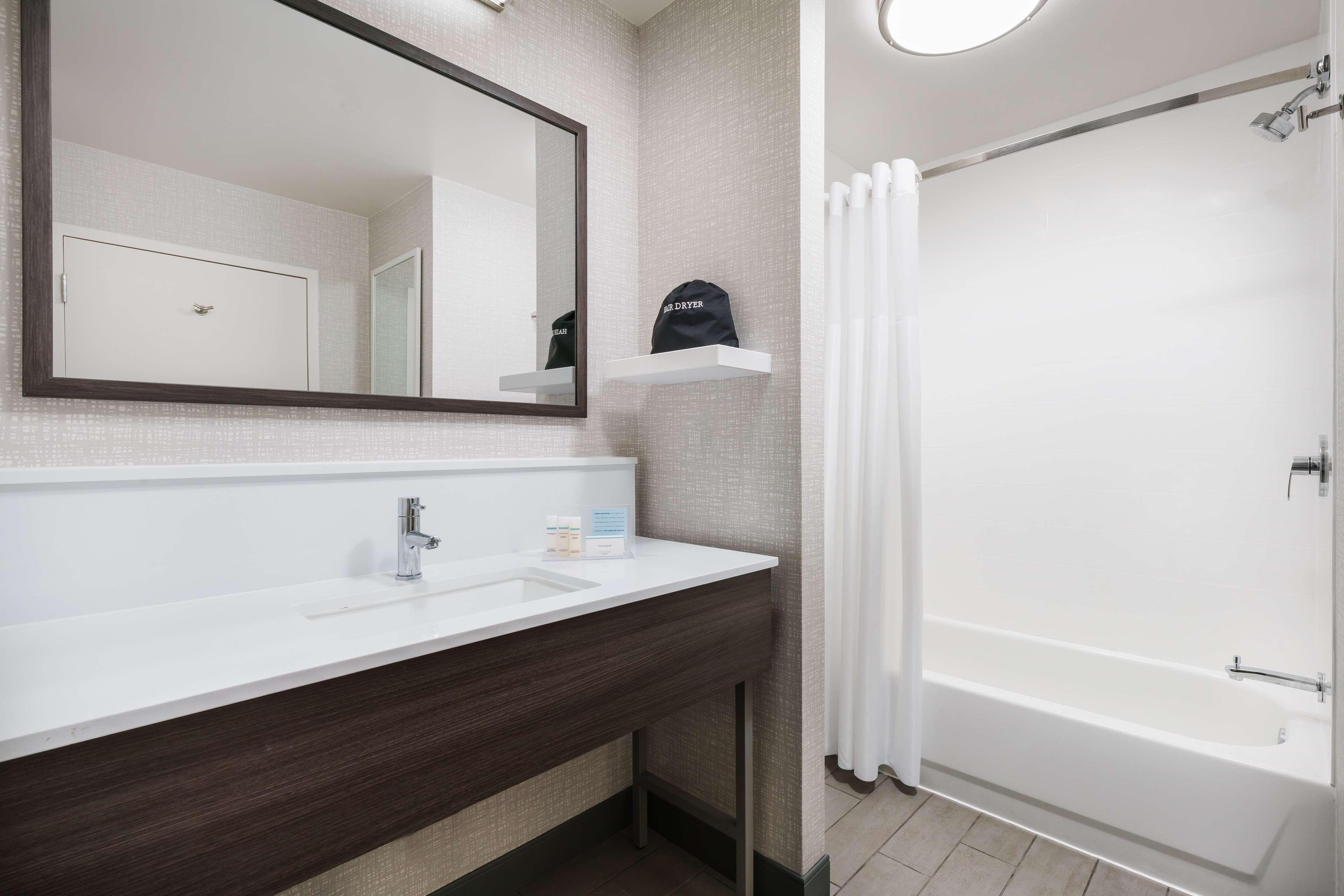 hampton inn and suites baltimore inner harbor