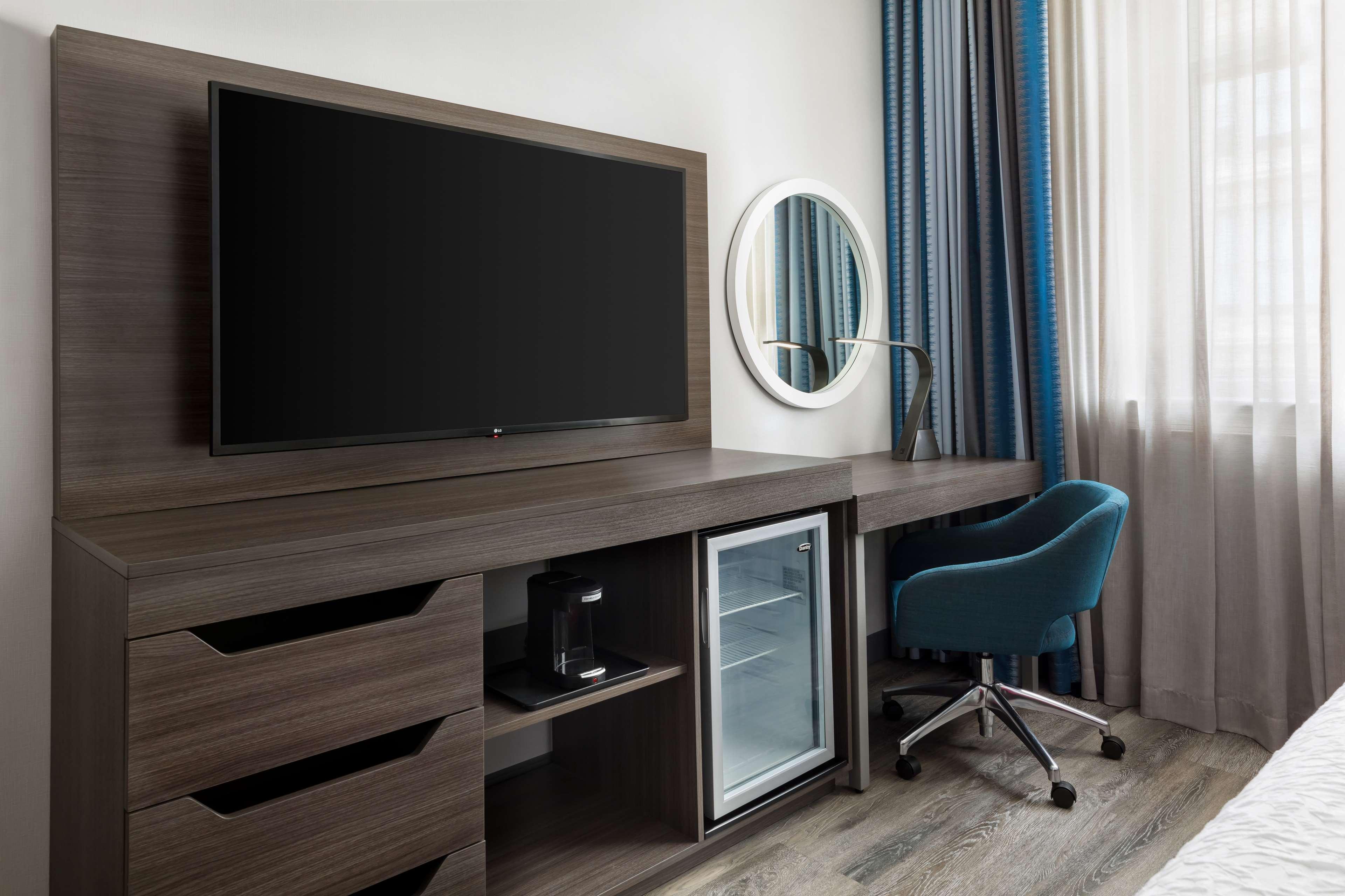 hampton inn and suites baltimore inner harbor